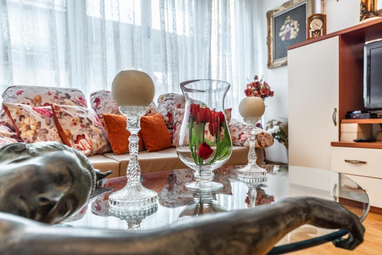 Vintage And Warm 2Br Apartament In Tirana Exterior photo
