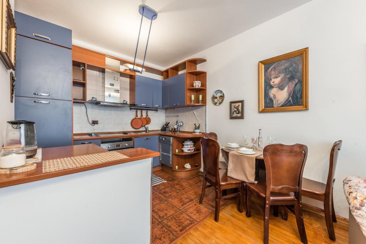Vintage And Warm 2Br Apartament In Tirana Exterior photo