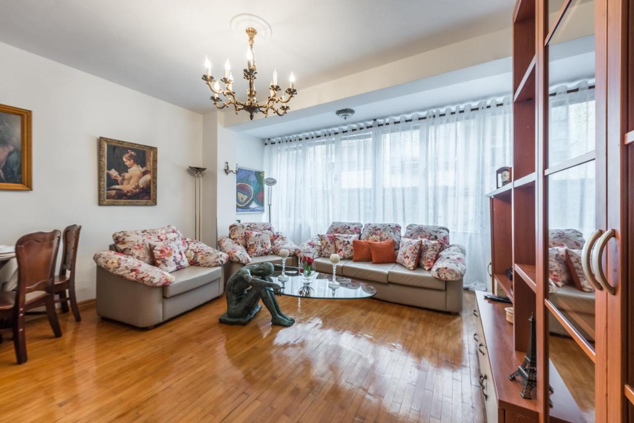 Vintage And Warm 2Br Apartament In Tirana Exterior photo