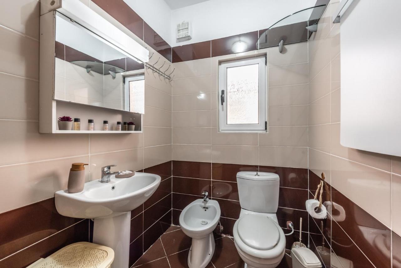 Vintage And Warm 2Br Apartament In Tirana Exterior photo