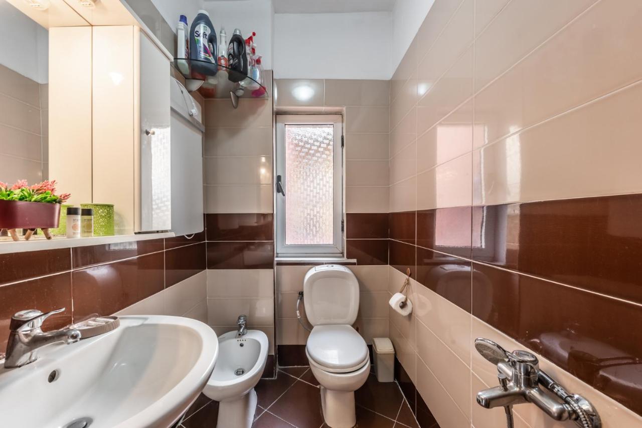 Vintage And Warm 2Br Apartament In Tirana Exterior photo